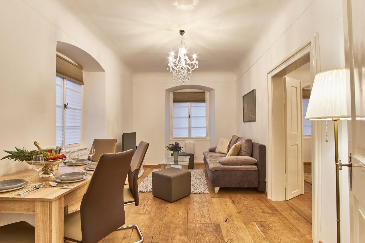 Charles Bridge Royal Apartment Praga Exterior foto
